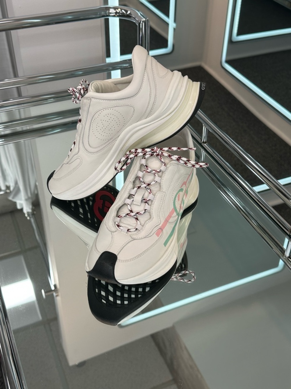 Gucci Run Sneakers - Picture 4 of 10
